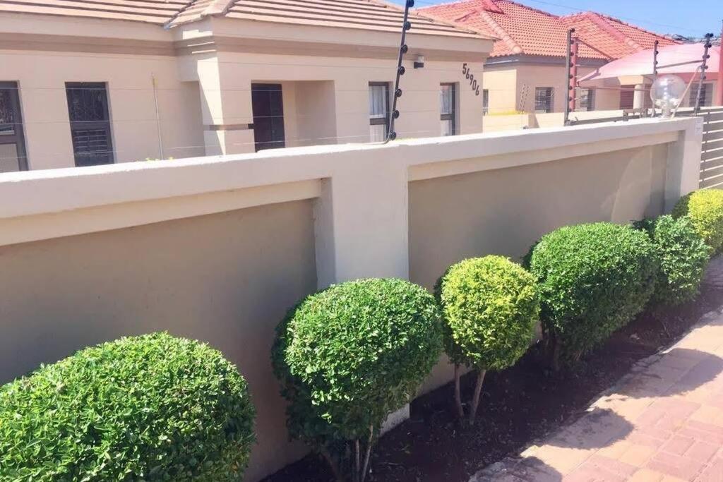 Olive Exclusive Villa Gaborone Exterior photo